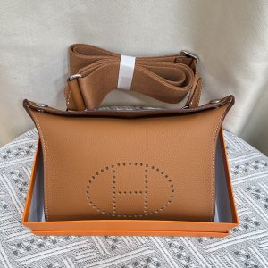 エルメス エヴリン 21 アマゾーヌ tpm トリヨンクレマンス シルバー金具 w刻印 ショルダーバッグ he013