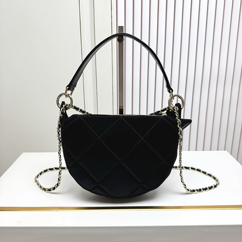 シャネル マトラッセ チェーンウォレット ラムスキン ブラック ゴールド金具 woc ch6207