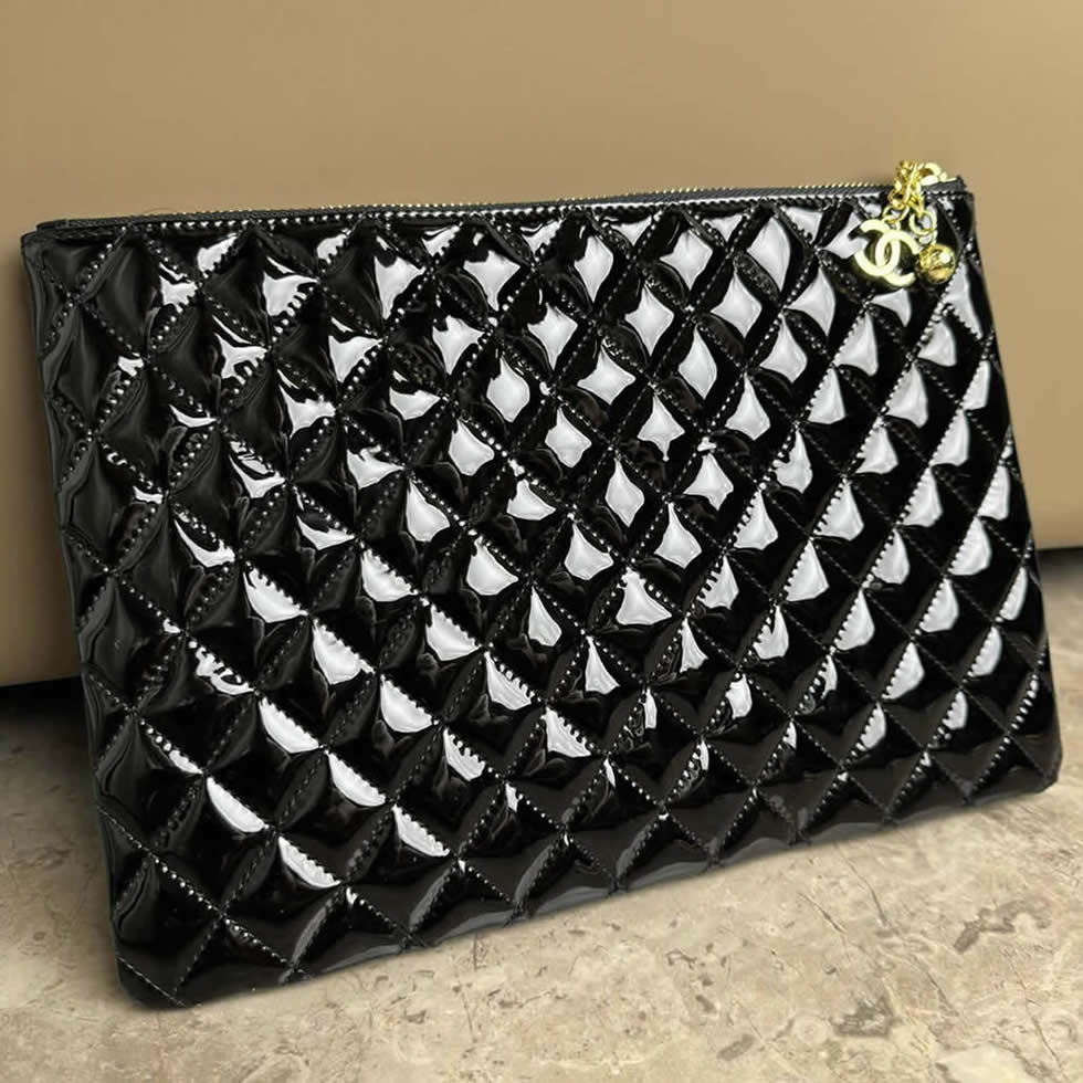 シャネル マトラッセ パテントレザー クラッチバッグ ブラック ゴールド金具 ch1112