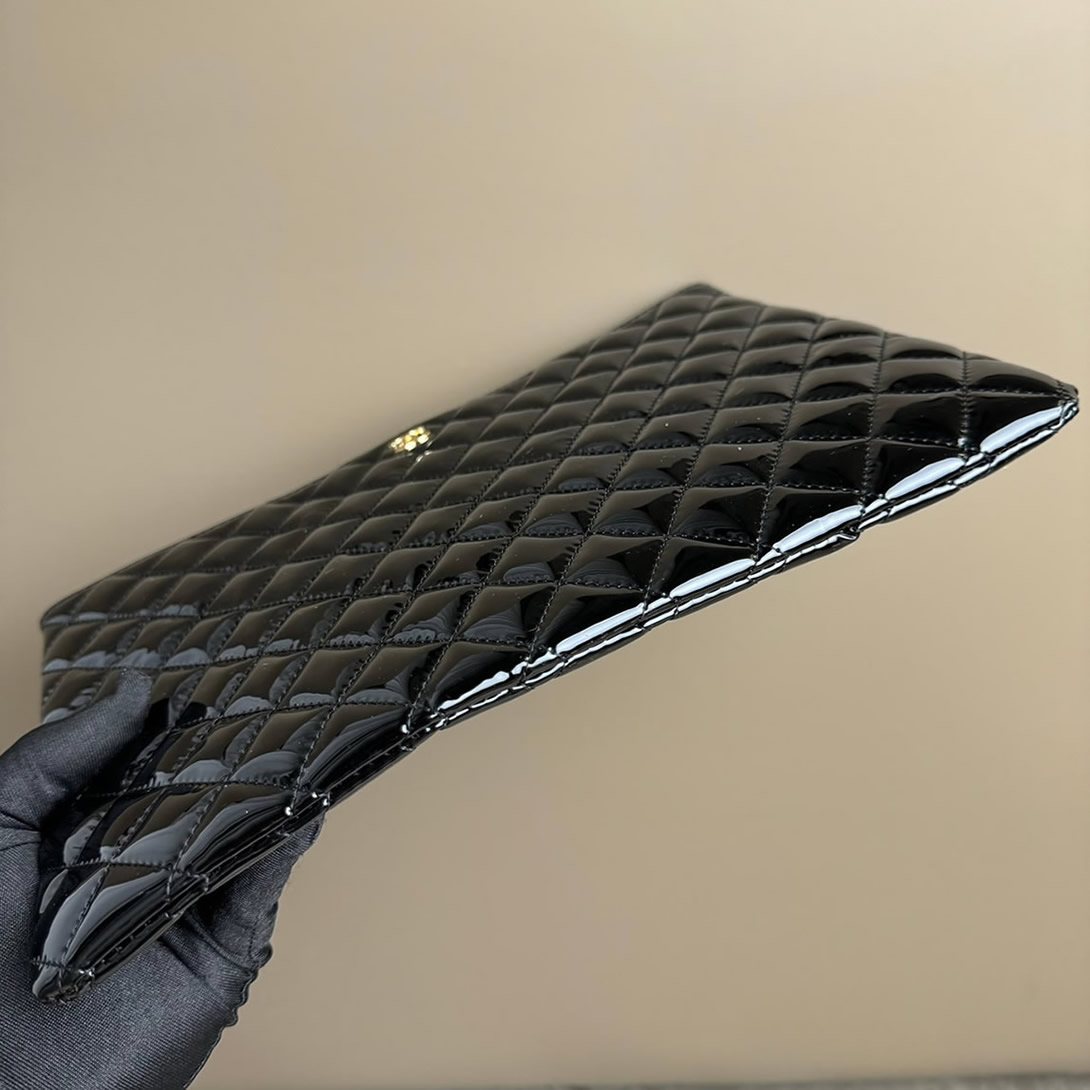 シャネル マトラッセ パテントレザー クラッチバッグ ブラック ゴールド金具 ch1112