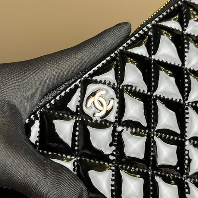 シャネル マトラッセ パテントレザー クラッチバッグ ブラック ゴールド金具 ch1112