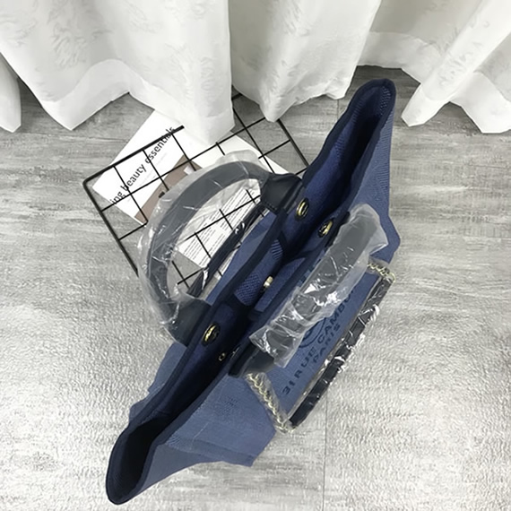 シャネル ドーヴィル ラージ トートバッグ ライトブルー キャンバス ゴールド金具 ch66943 (复制)