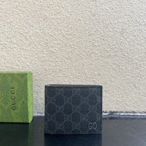 グッチ ggスプリーム キャンバス 二つ折り カードケース ブラック シルバー金具 guca768249 (复制)