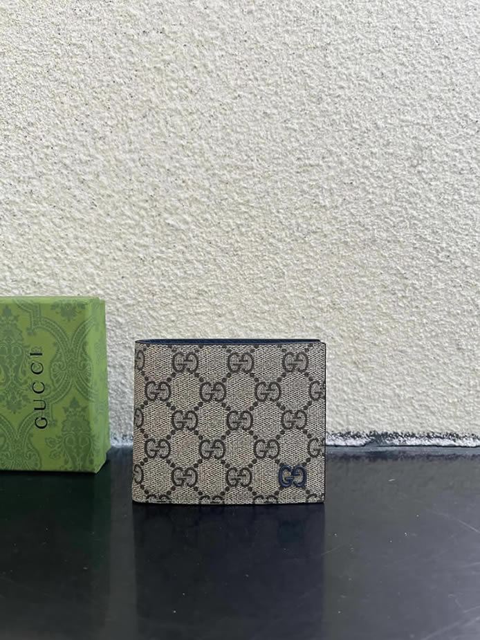 グッチ ggスプリーム キャンバス 二つ折り財布 ベージュ/ネイビー ブルー金具 guc768243