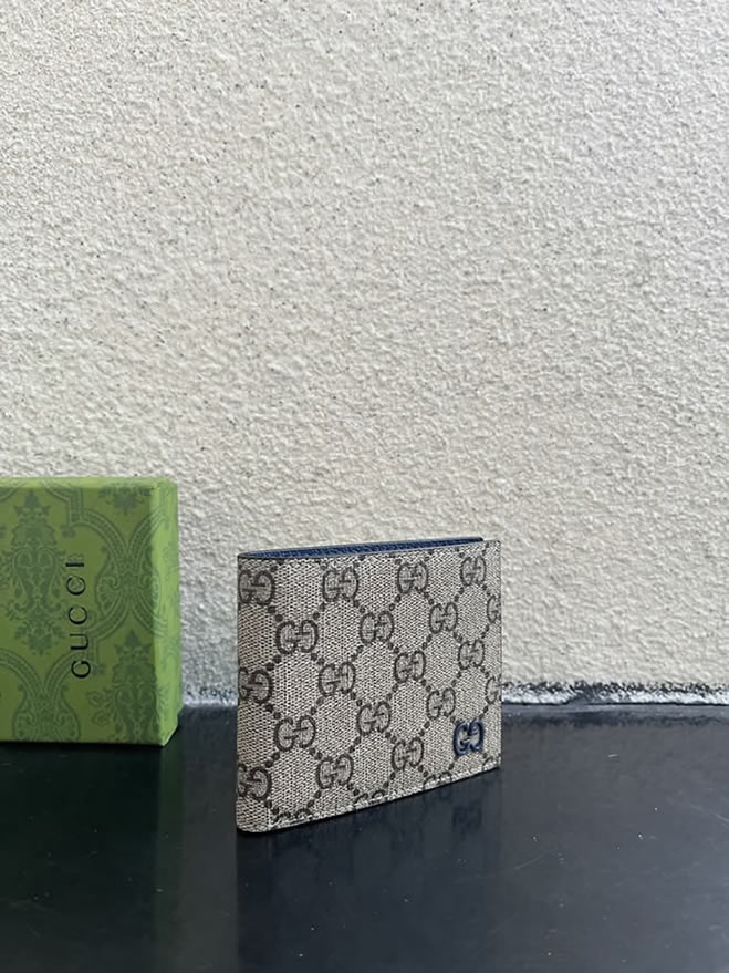 グッチ ggスプリーム キャンバス 二つ折り財布 ベージュ/ネイビー ブルー金具 guc768243