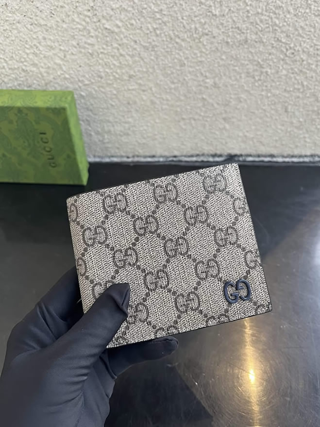 グッチ ggスプリーム キャンバス 二つ折り財布 ベージュ/ネイビー ブルー金具 guc768243