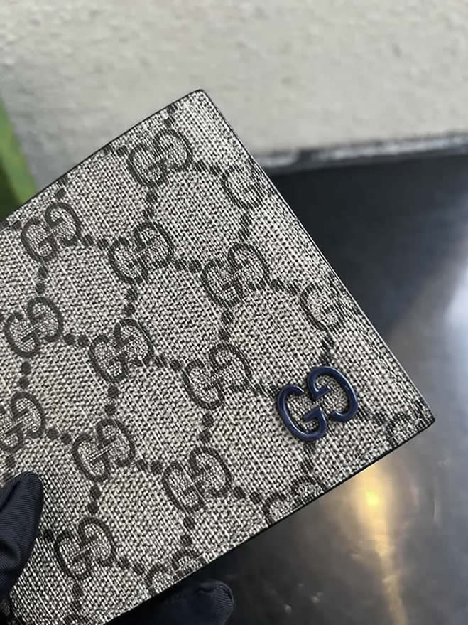 グッチ ggスプリーム キャンバス 二つ折り財布 ベージュ/ネイビー ブルー金具 guc768243