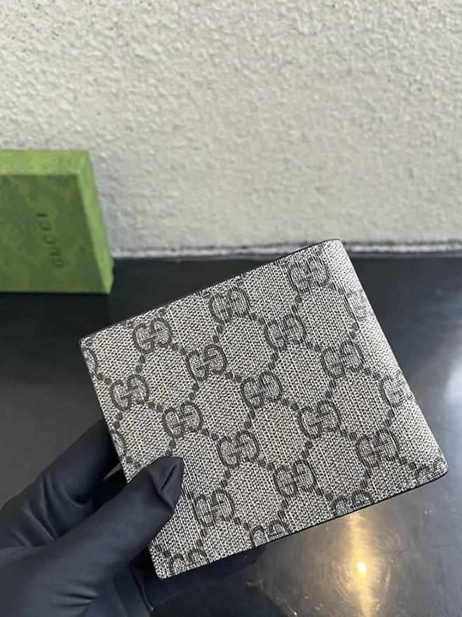 グッチ ggスプリーム キャンバス 二つ折り財布 ベージュ/ネイビー ブルー金具 guc768243