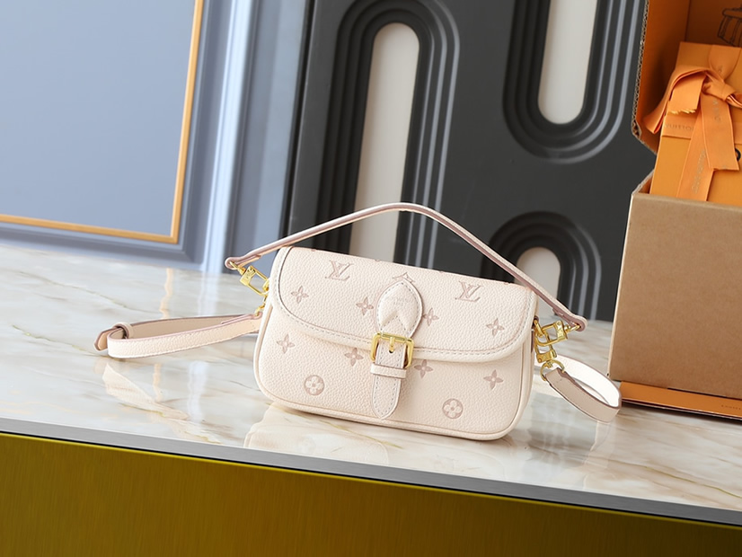 ルイ・ヴィトン マイクロ・メティス モノグラム・アンプラント クリーム / ローズ m13642