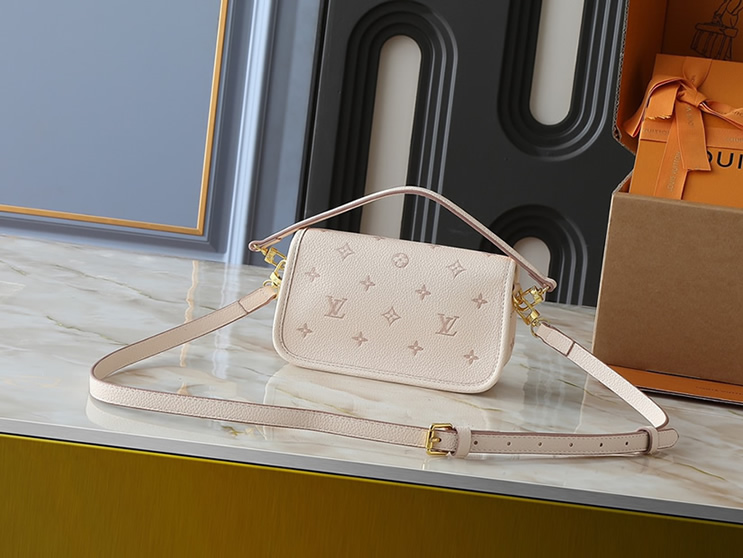 ルイ・ヴィトン マイクロ・メティス モノグラム・アンプラント クリーム / ローズ m13642