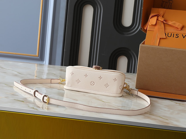 ルイ・ヴィトン マイクロ・メティス モノグラム・アンプラント クリーム / ローズ m13642