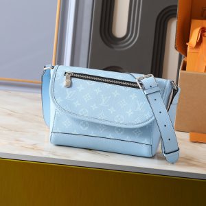 ルイ・ヴィトン デュオ・メッセンジャー モノグラム・アンプラント ライトブルー m14874