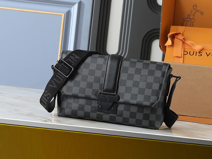 ルイ・ヴィトン sロック・メッセンジャー ダミエ・グラフィット m46794