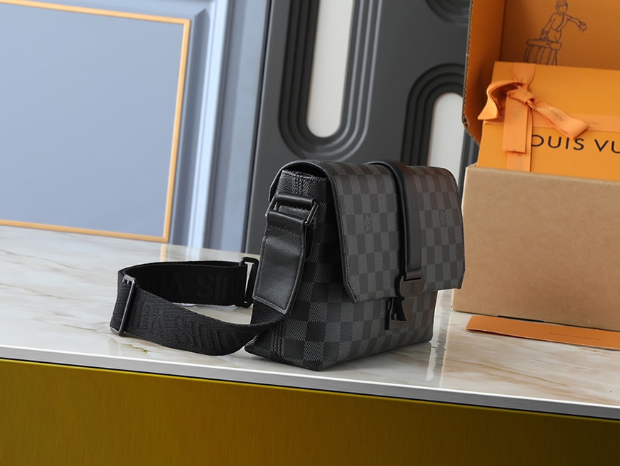 ルイ・ヴィトン sロック・メッセンジャー ダミエ・グラフィット m46794