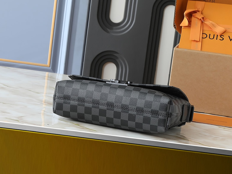 ルイ・ヴィトン sロック・メッセンジャー ダミエ・グラフィット m46794