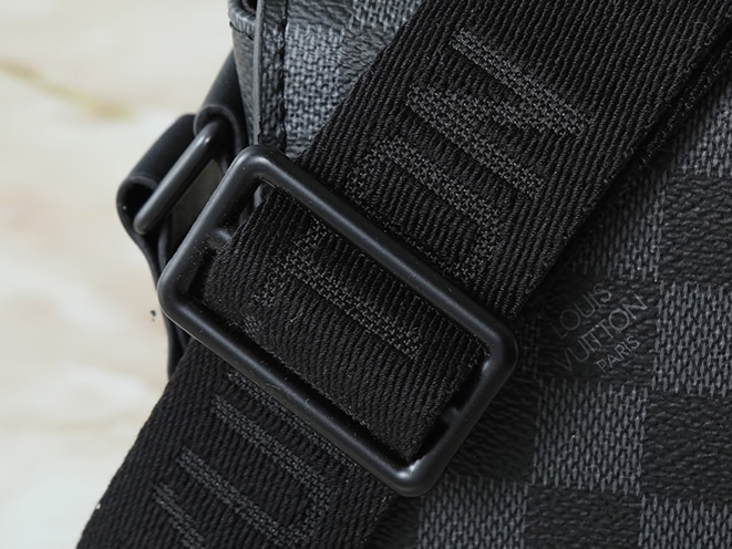 ルイ・ヴィトン sロック・メッセンジャー ダミエ・グラフィット m46794