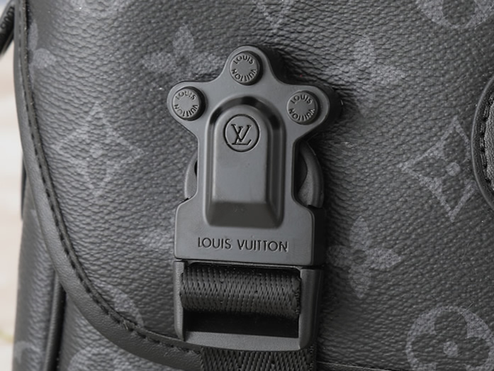 ルイ・ヴィトン メッセンジャー・ヴォワヤージュ pm モノグラム・エクリプス m46972