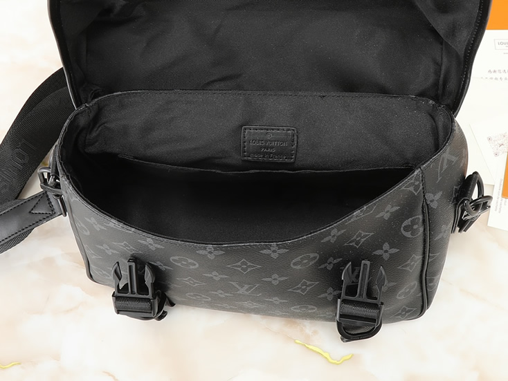 ルイ・ヴィトン メッセンジャー・ヴォワヤージュ pm モノグラム・エクリプス m46972