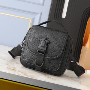 ルイ・ヴィトン メッセンジャー・ヴォワヤージュ pm モノグラム・エクリプス m46973