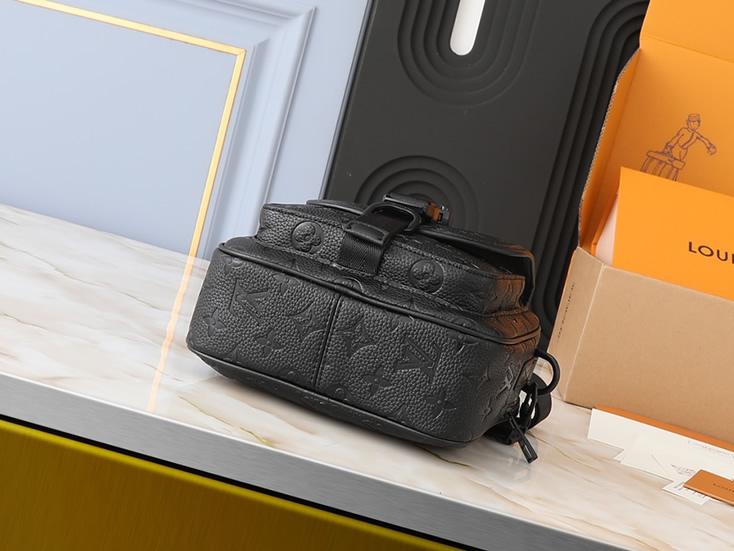 ルイ・ヴィトン メッセンジャー・ヴォワヤージュ pm モノグラム・エクリプス m46973