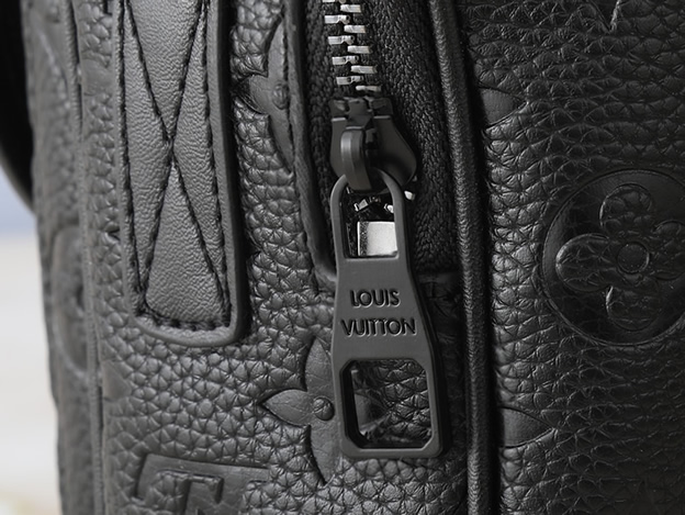 ルイ・ヴィトン メッセンジャー・ヴォワヤージュ pm モノグラム・エクリプス m46973