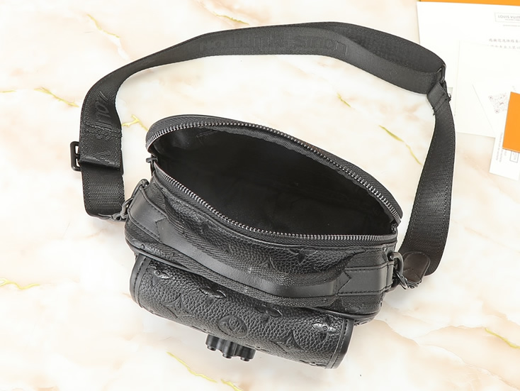 ルイ・ヴィトン メッセンジャー・ヴォワヤージュ pm モノグラム・エクリプス m46973