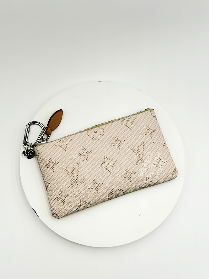 ルイ・ヴィトン ポシェット・クレ モノグラム・ヴェルニ クリーム m27141 (复制)