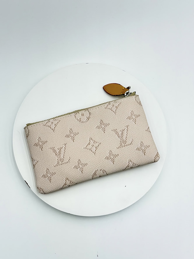 ルイ・ヴィトン ポシェット・クレ モノグラム・ヴェルニ クリーム m27141 (复制)