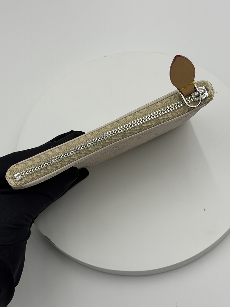 ルイ・ヴィトン ポシェット・クレ モノグラム・ヴェルニ クリーム m27141 (复制)