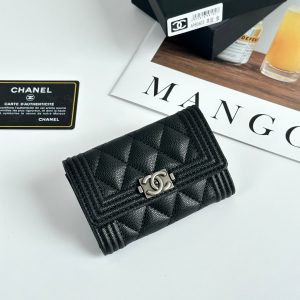シャネル ボーイシャネル フラップ ウォレット キャビアスキン ブラック シルバー金具 a80603 (复制)