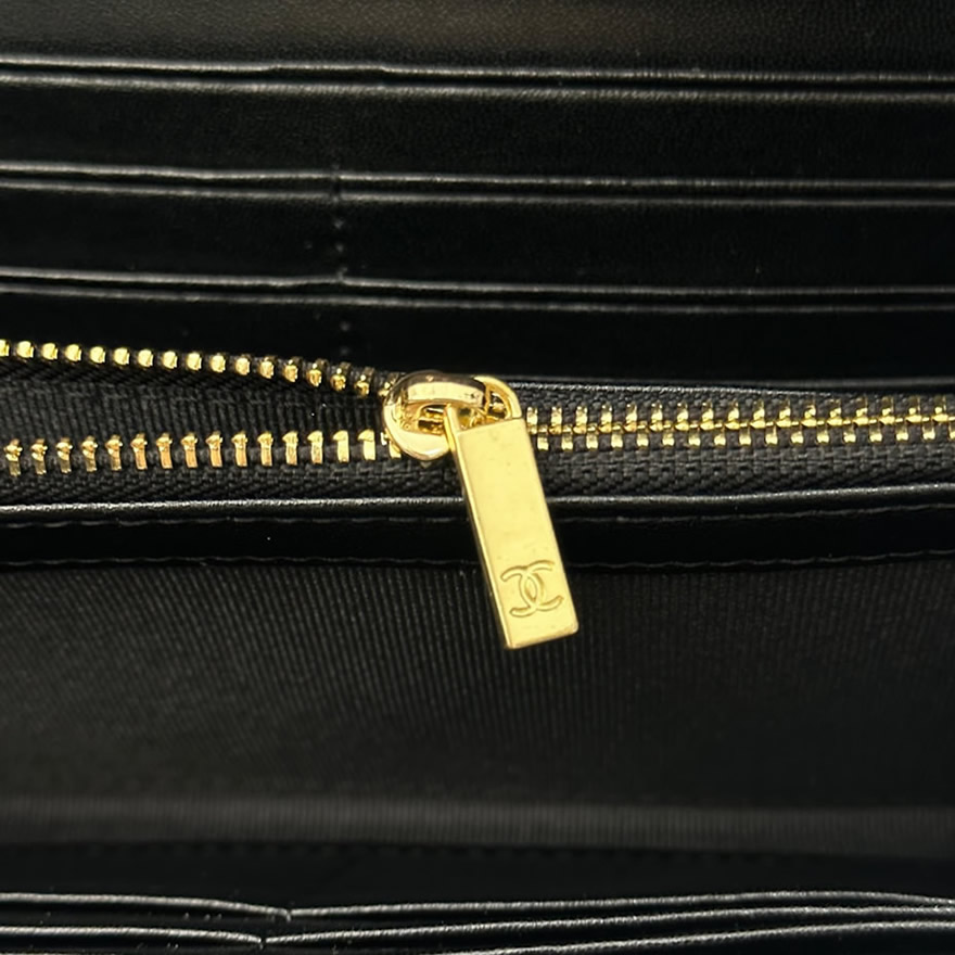 シャネル19 ロング フラップ ウォレット ラムスキン ブラック ゴールド金具 chg8002