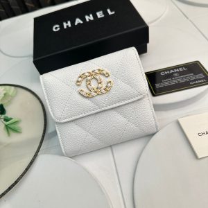 シャネル19 スモール フラップ ウォレット キャビアスキン ホワイト ゴールド金具 chg003