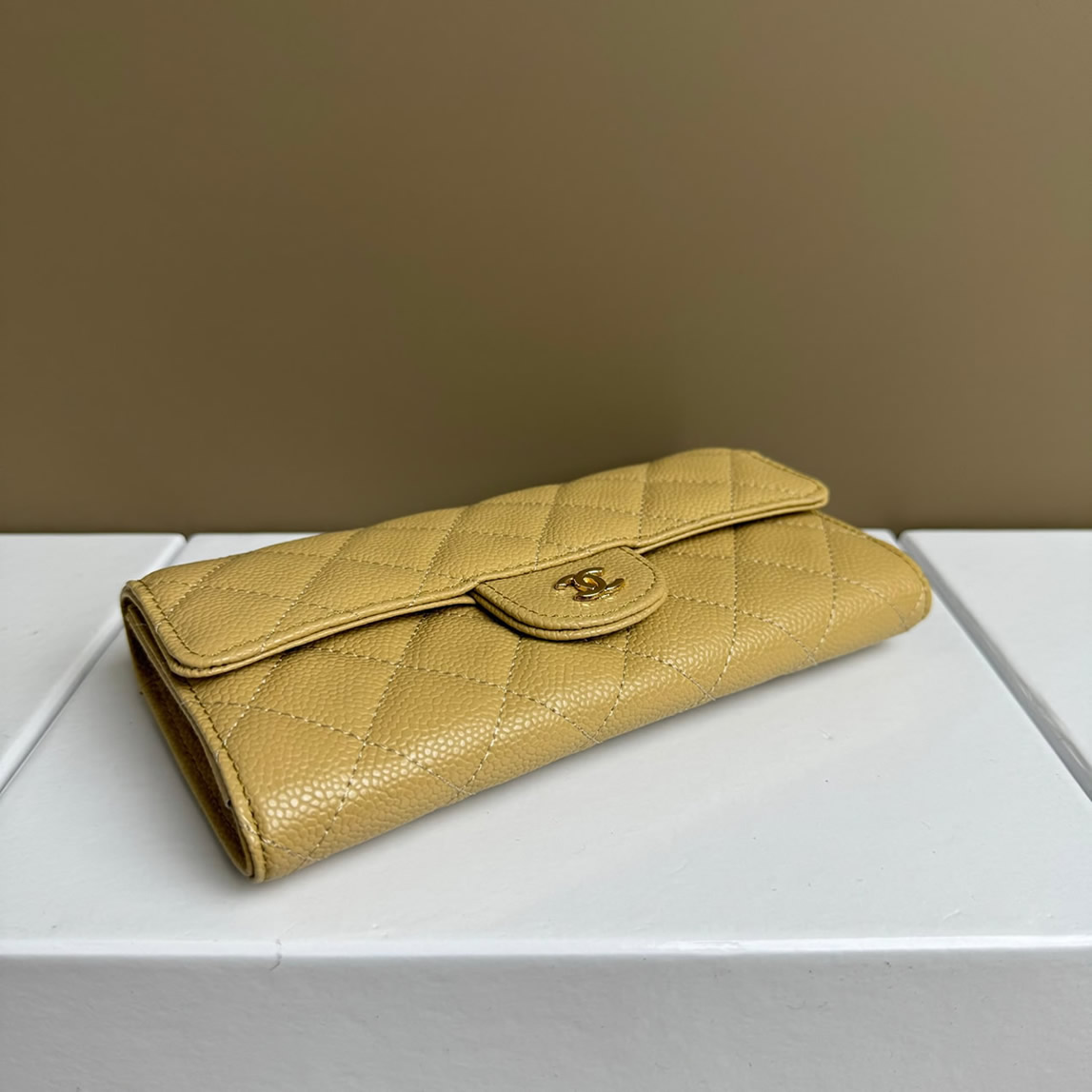 シャネル フラップ ウォレット キャビア ベージュ g金具 chg50095