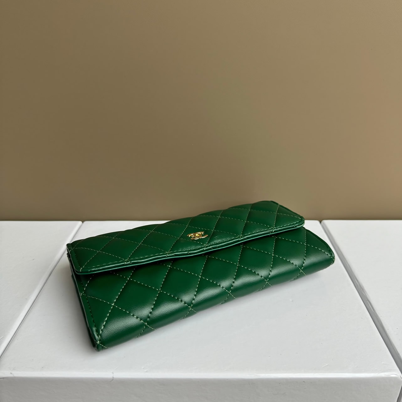 シャネル フラップ ウォレット ラムスキン グリーン g金具 chg2955