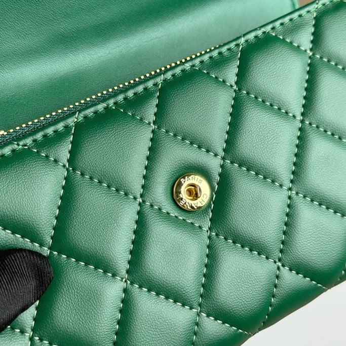 シャネル フラップ ウォレット ラムスキン グリーン g金具 chg2955