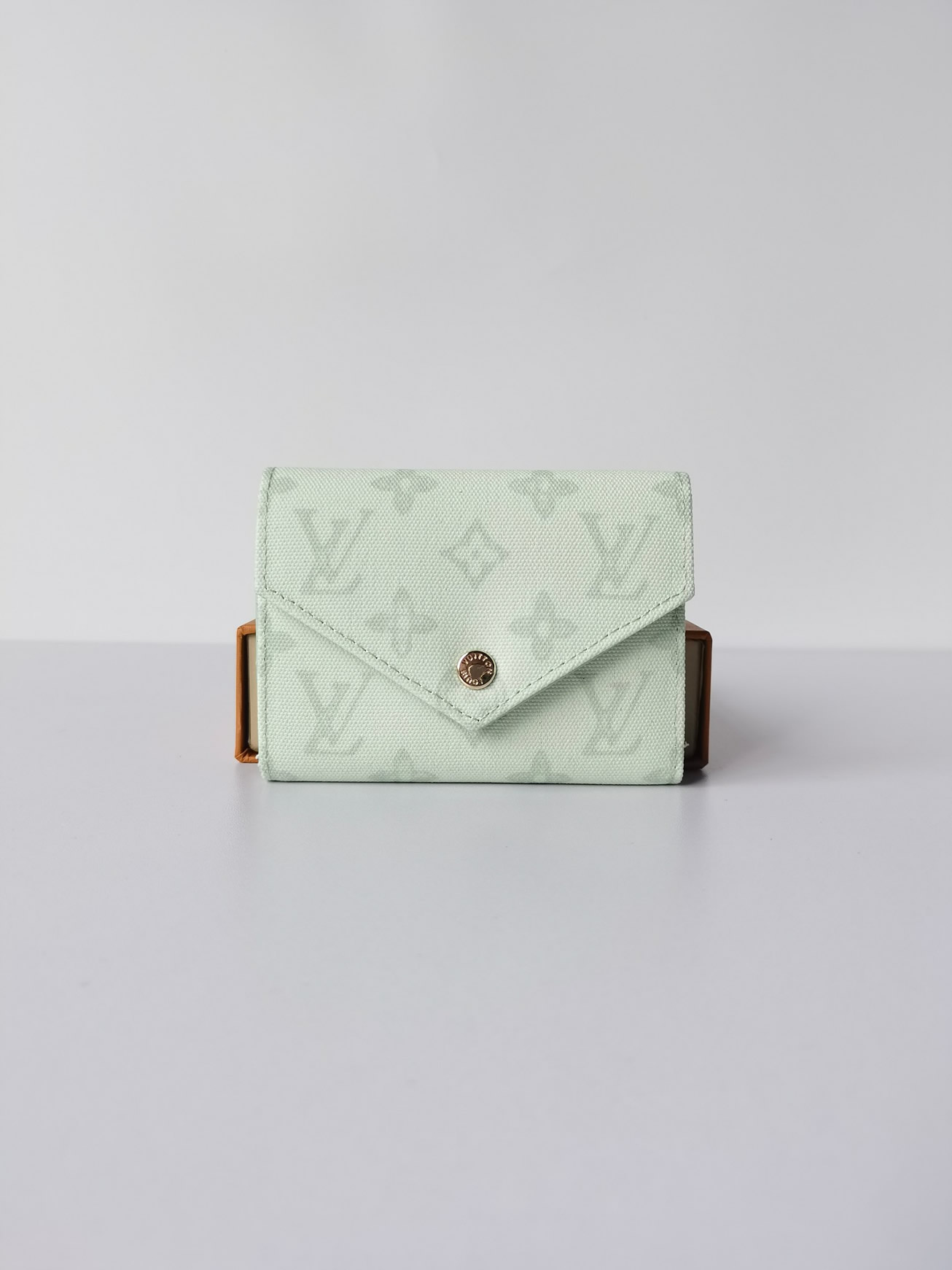 ルイ・ヴィトン ポルトフォイユ・ヴィクトリーヌ モノグラム・デニム ライトグリーン 財布 M27682