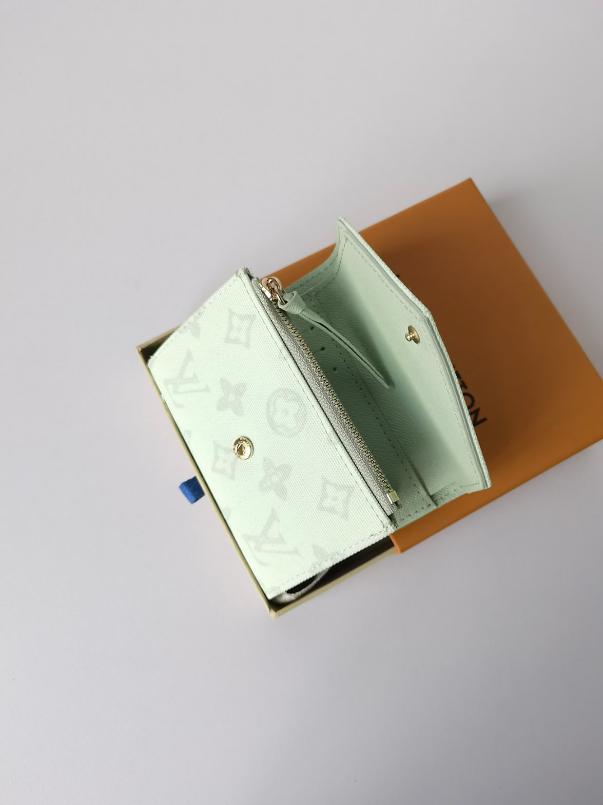 ルイ・ヴィトン ポルトフォイユ・ヴィクトリーヌ モノグラム・デニム ライトグリーン 財布 M27682 - 画像 (4)