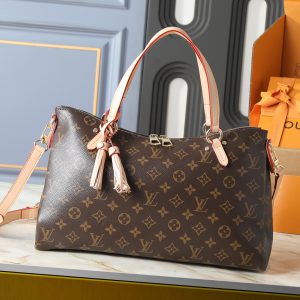 ルイ・ヴィトン モノグラム リヴェット M40022