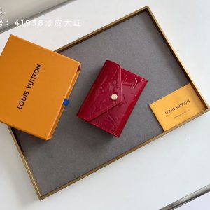 ルイ・ヴィトン モノグラム・ヴェルニ 三つ折り財布 ポルトフォイユ・ヴィクトリーヌ スリーズ M41938