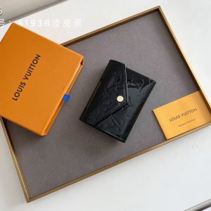 ルイ・ヴィトン モノグラム・ヴェルニ 三つ折り財布 ポルトフォイユ・ヴィクトリーヌ ノワール M41938