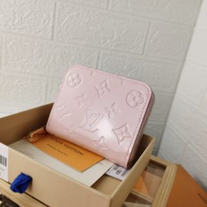 ルイ・ヴィトン モノグラム・ヴェルニ ジッピー・コインパース ローズ・バレリーヌ M60067