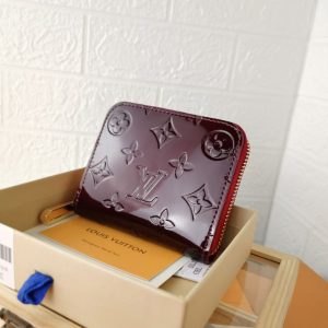 ルイ・ヴィトン モノグラム・ヴェルニ ジッピー・コインパース アマラント M60067