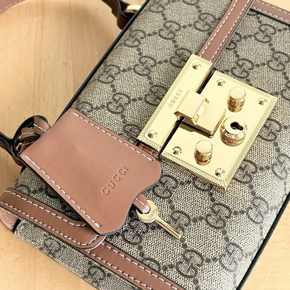 GUCCI パドロック GG スモール トップハンドルバッグ 838999 - 画像 (5)