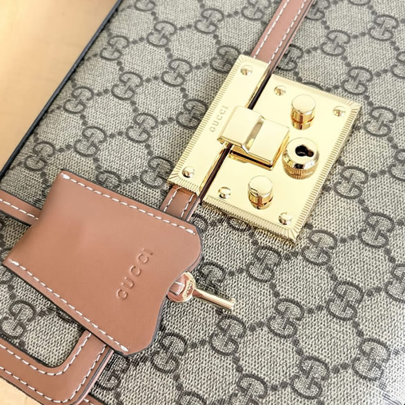 GUCCI パドロック GG ミディアム トップハンドルバッグ 838998 - 画像 (4)