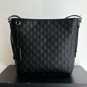 GUCCI グッチ シグネチャー レザー ミディアム トートバッグ ブラック GU848881