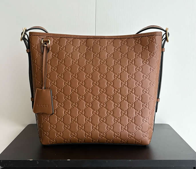 GUCCI グッチ シグネチャー レザー ミディアム トートバッグ ブラウン GU848881
