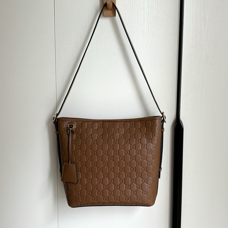 GUCCI グッチ シグネチャー レザー ミディアム トートバッグ ブラウン GU848881 - 画像 (5)