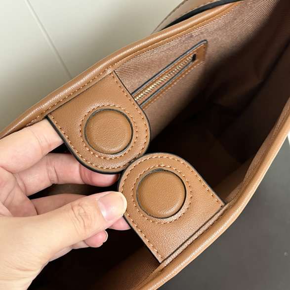 GUCCI グッチ シグネチャー レザー ミディアム トートバッグ ブラウン GU848881 - 画像 (7)