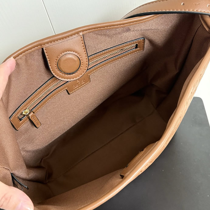GUCCI グッチ シグネチャー レザー ミディアム トートバッグ ブラウン GU848881 - 画像 (8)