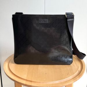 グッチ GGナイロン キャンバス ショルダーバッグ ブラック GU201446